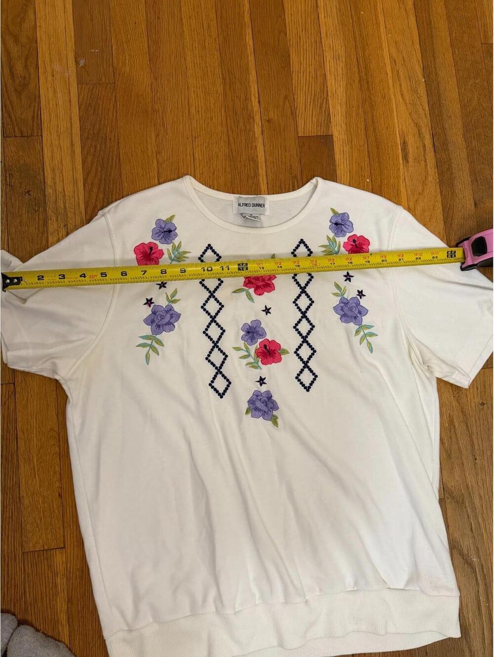 Alfred Dunner Floral Embroidered Short Sleeve Top Cream Women’s Medium - Picture 3 of 6